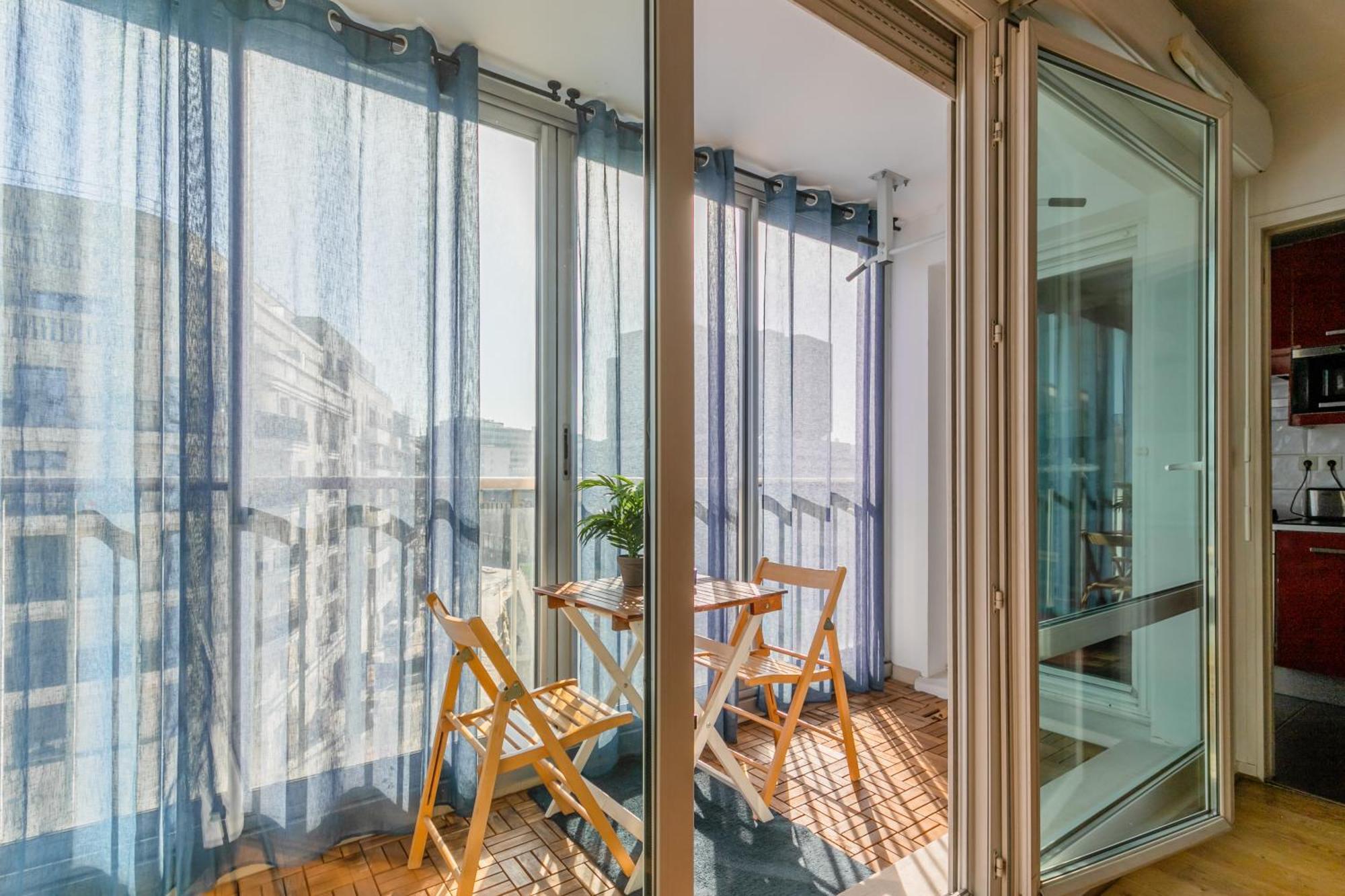 Transports, Parking, A/C & Equipped For Long Stays Saint-Ouen  Exterior foto